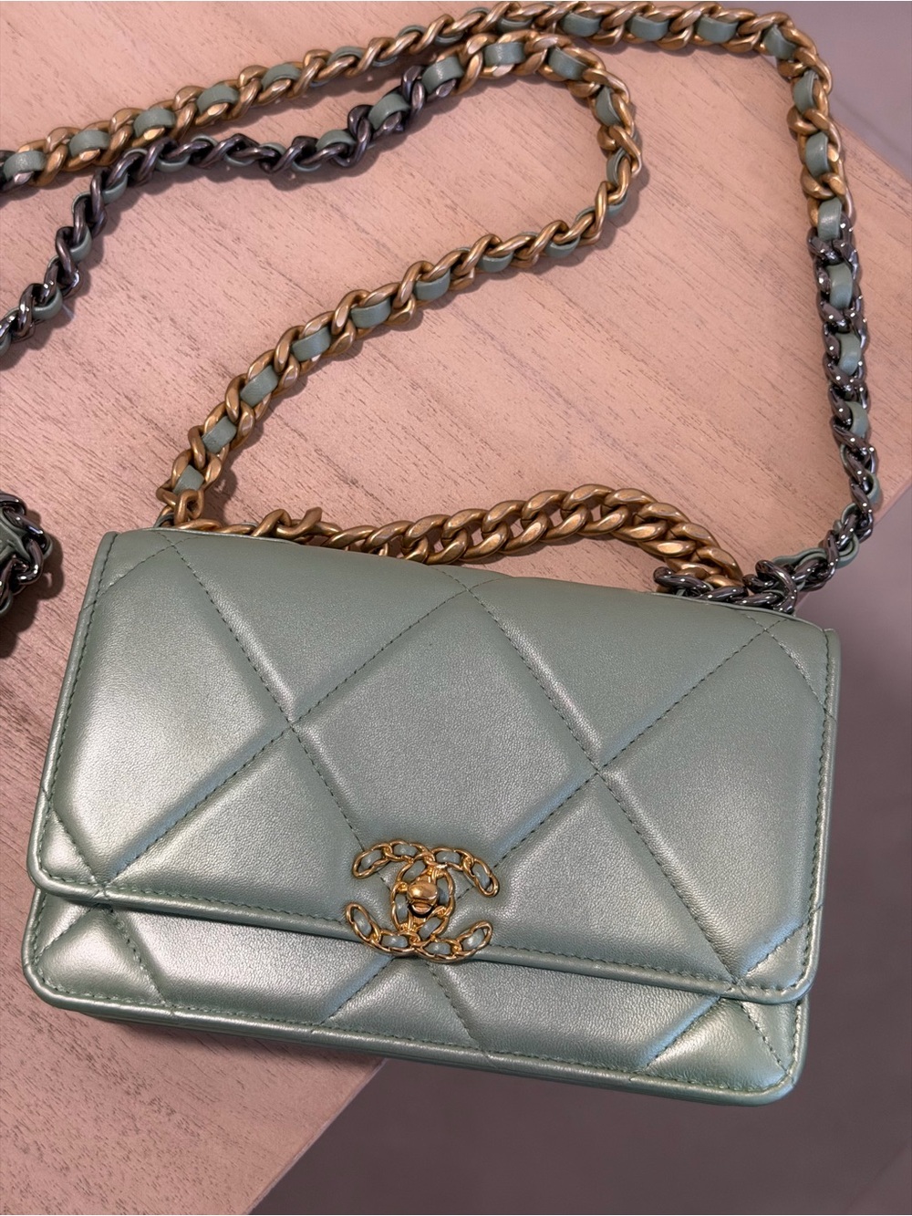 CHANEL 19 Wallet On Chain Green Metallic